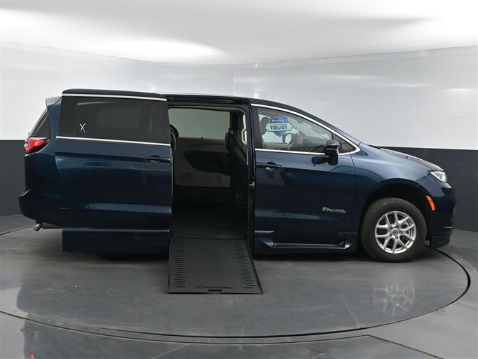 Certified Pre-Owned 2024 Chrysler Pacifica Touring L