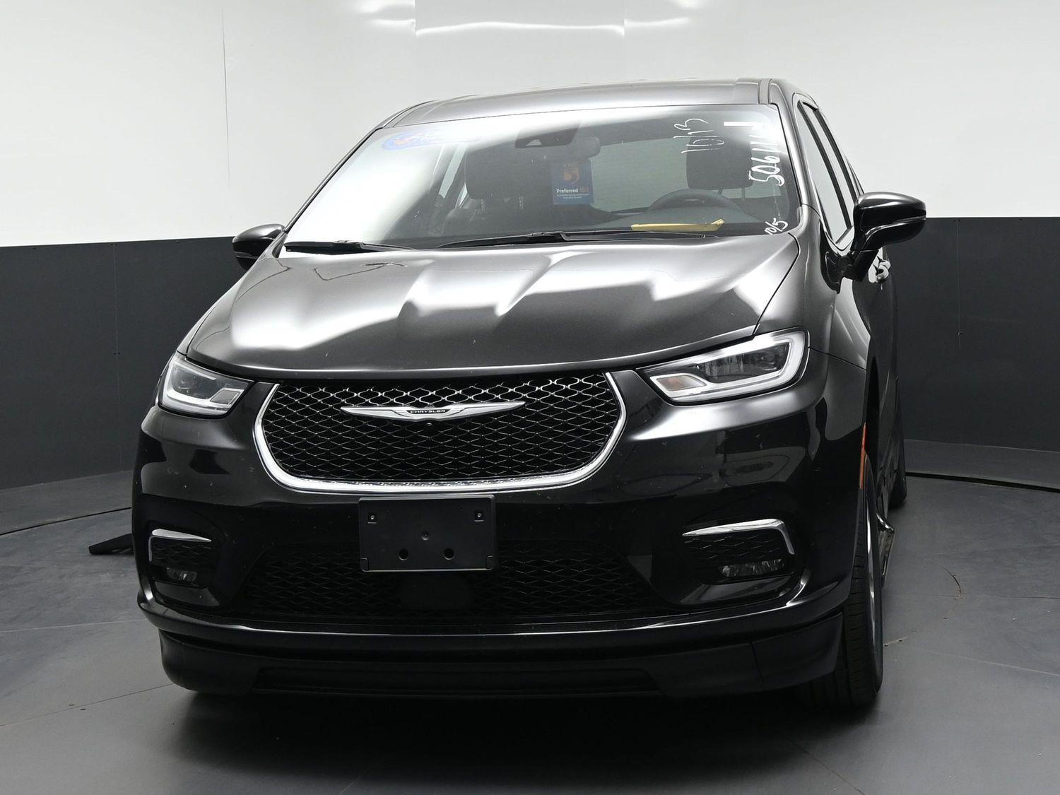 Certified Pre-Owned 2025 Chrysler Pacifica Select