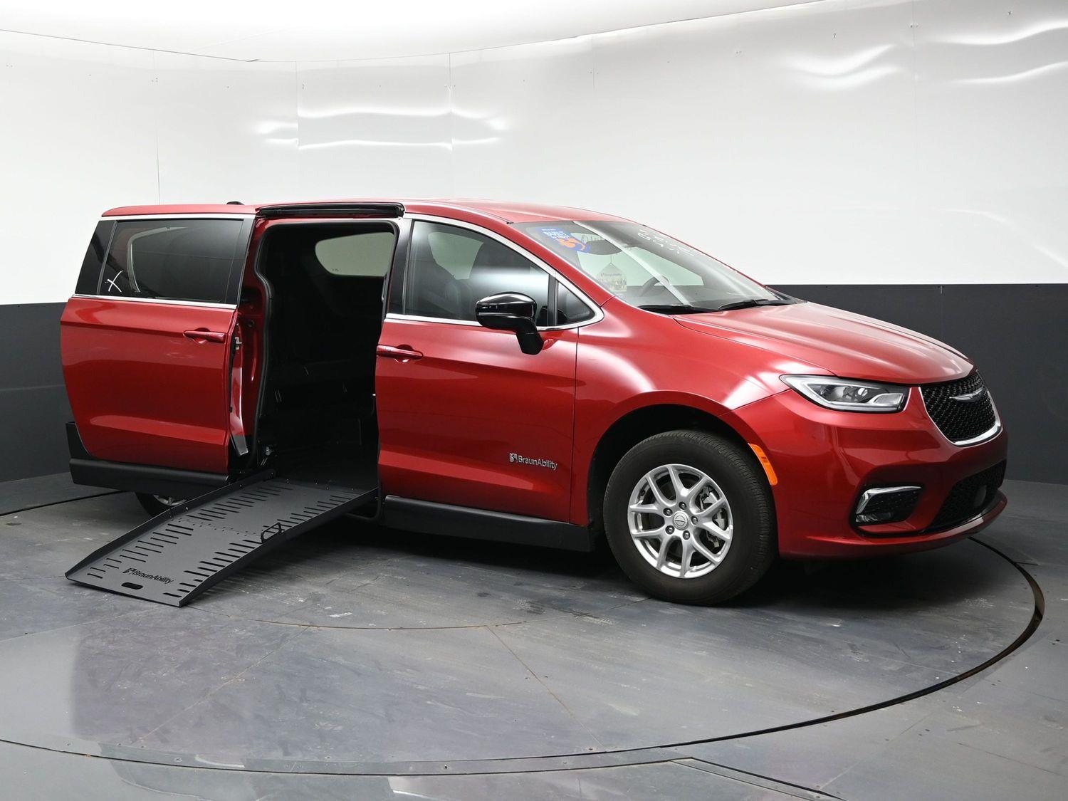 Pre-Owned 2026 Chrysler Pacifica Select - 27l