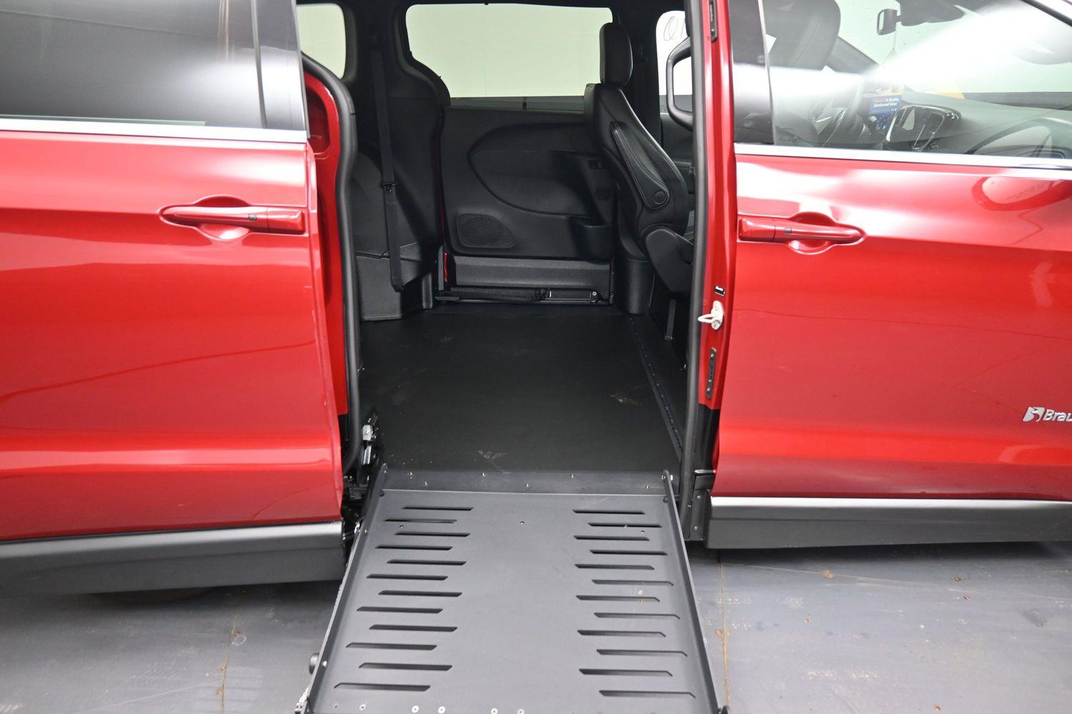 Pre-Owned 2026 Chrysler Pacifica Select - 27l