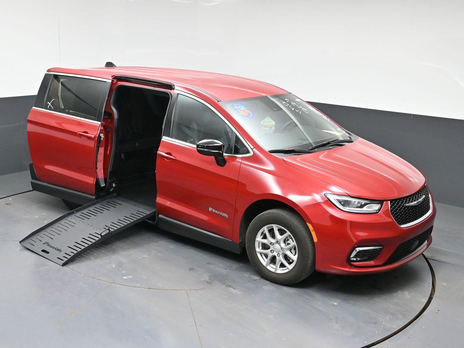 Pre-Owned 2026 Chrysler Pacifica Select - 27l