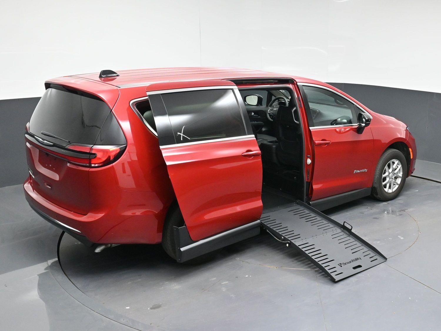 Pre-Owned 2026 Chrysler Pacifica Select - 27l
