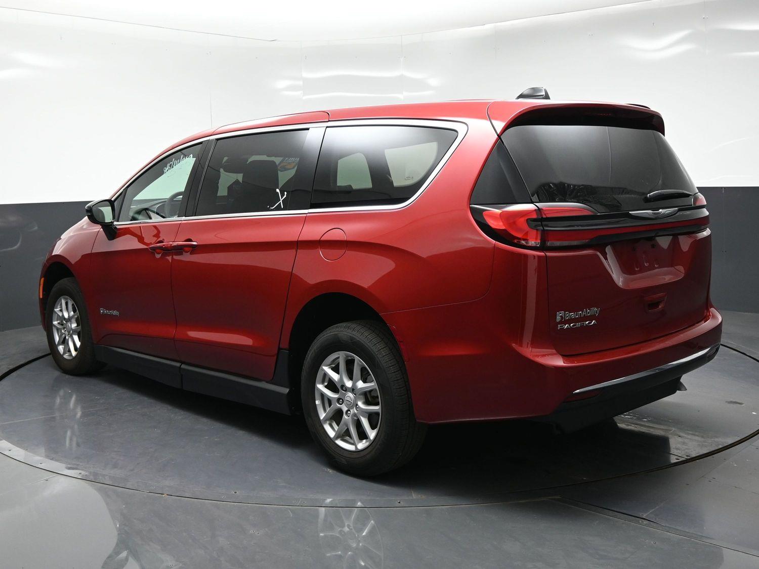 Pre-Owned 2026 Chrysler Pacifica Select - 27l
