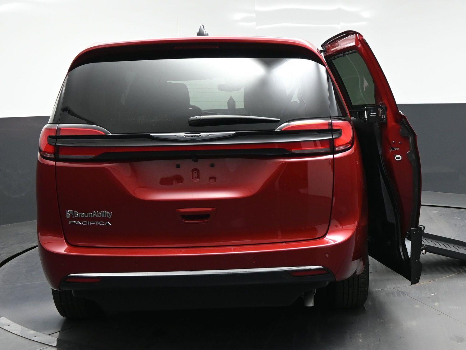 Pre-Owned 2026 Chrysler Pacifica Select - 27l