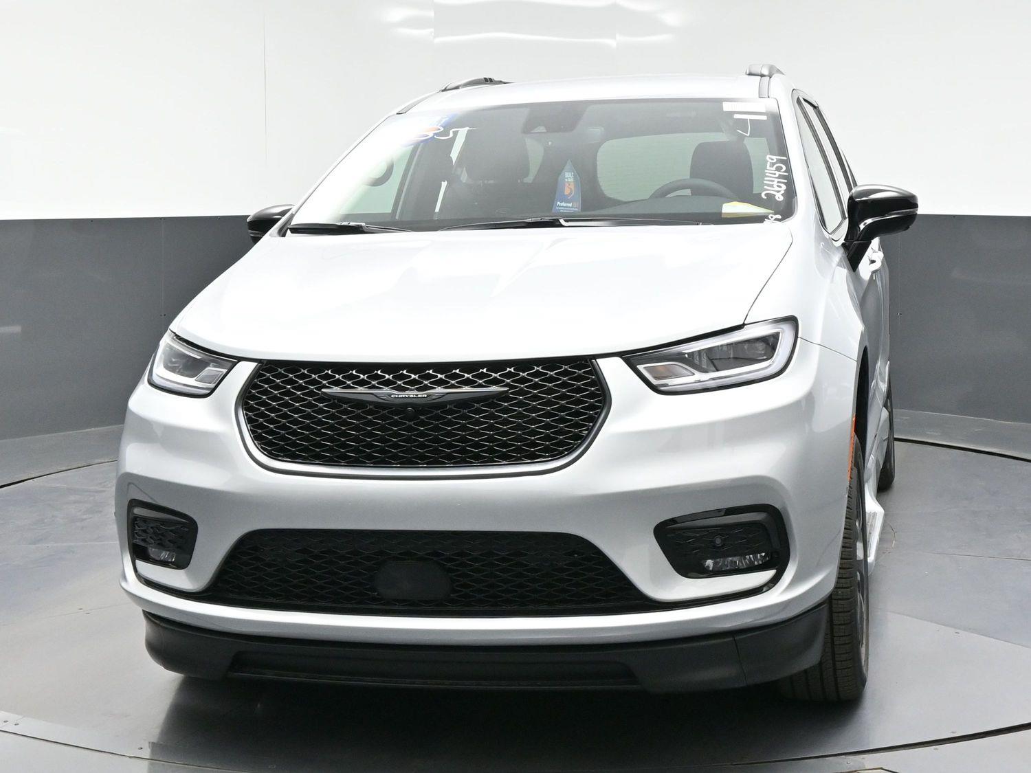 New 2026 Chrysler Pacifica Select