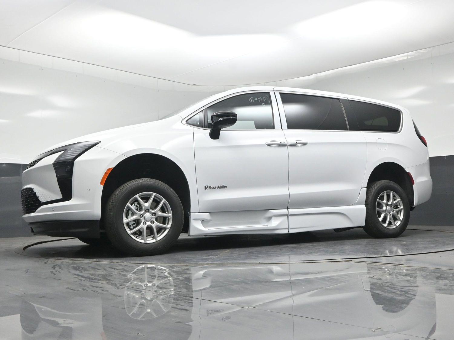 New 2027 Chrysler Pacifica Select
