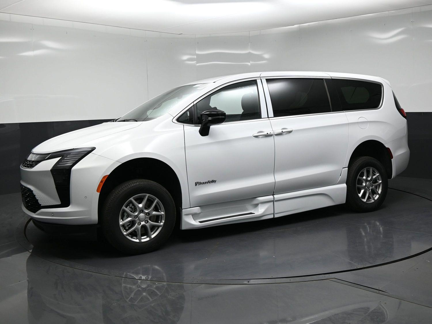 New 2027 Chrysler Pacifica Select