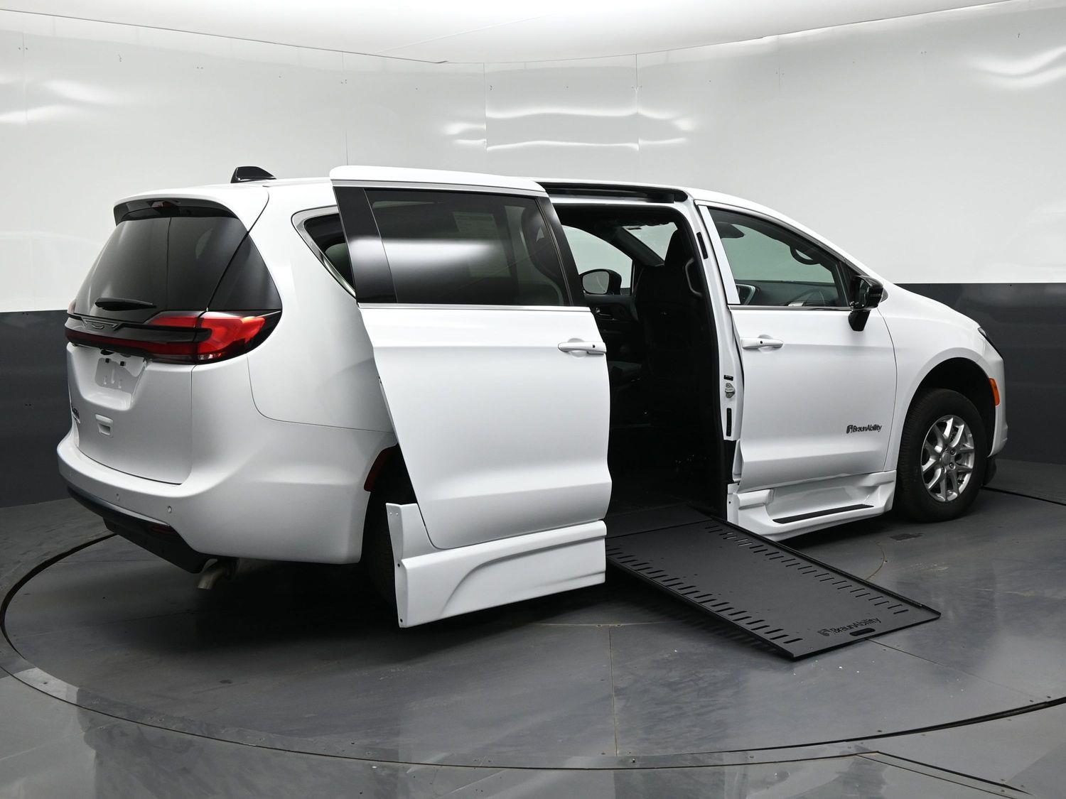 New 2027 Chrysler Pacifica Select