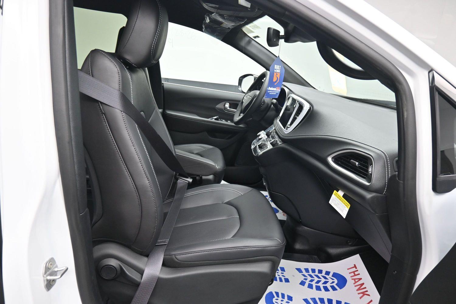 New 2027 Chrysler Pacifica Select