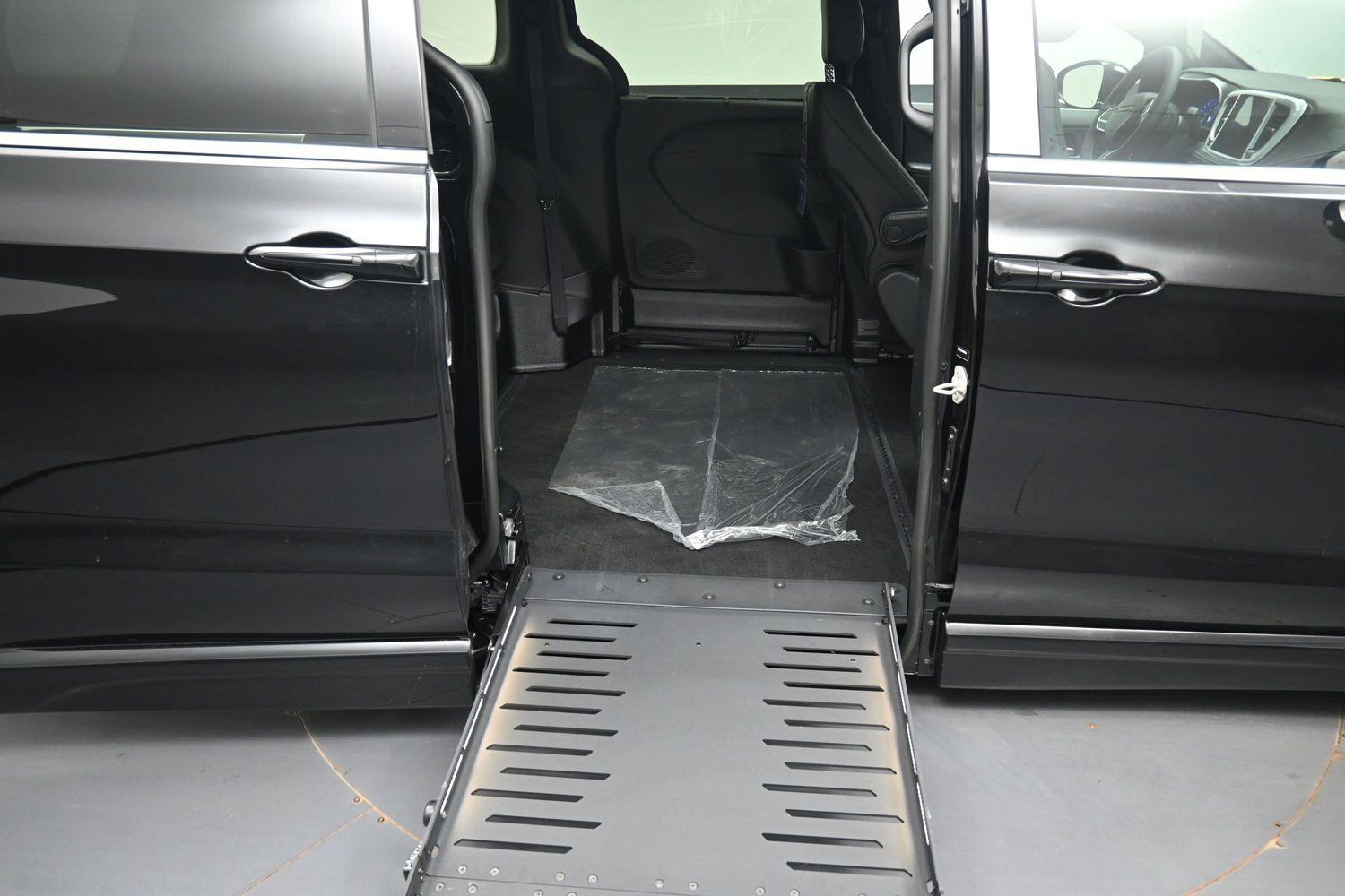 New 2027 Chrysler Pacifica Select