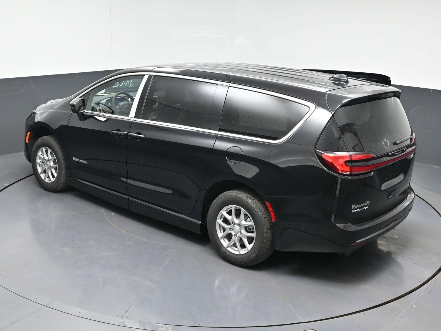 New 2027 Chrysler Pacifica Select