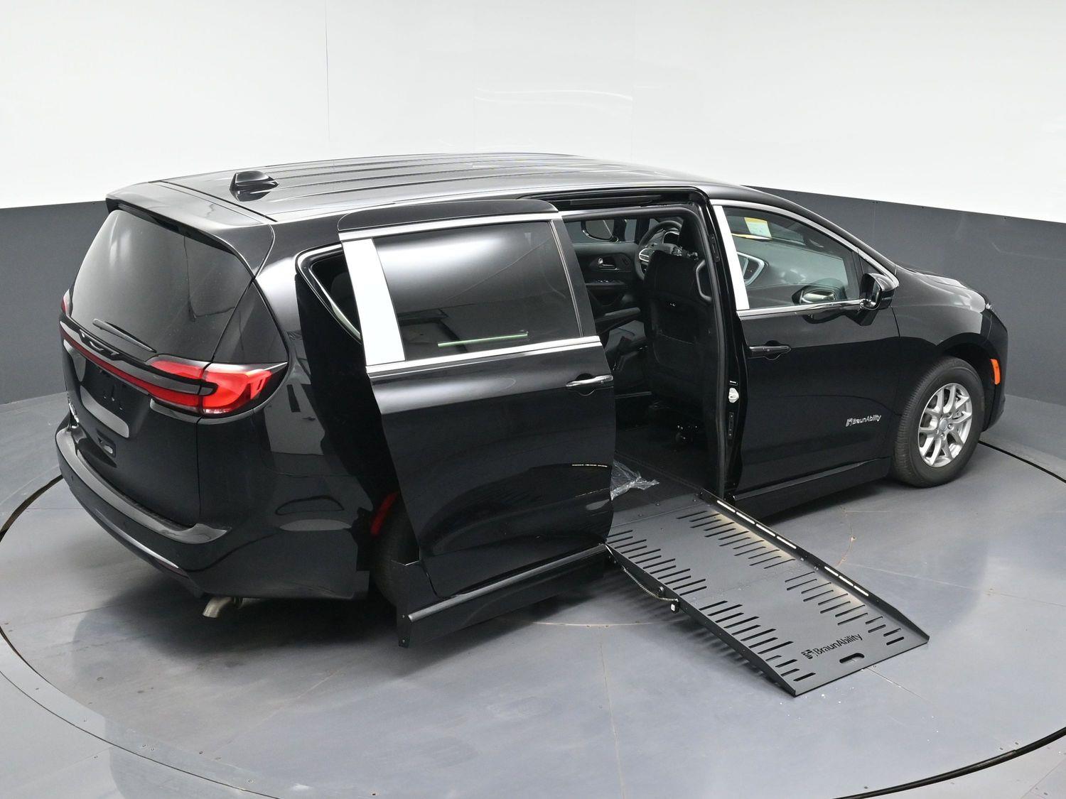 New 2027 Chrysler Pacifica Select