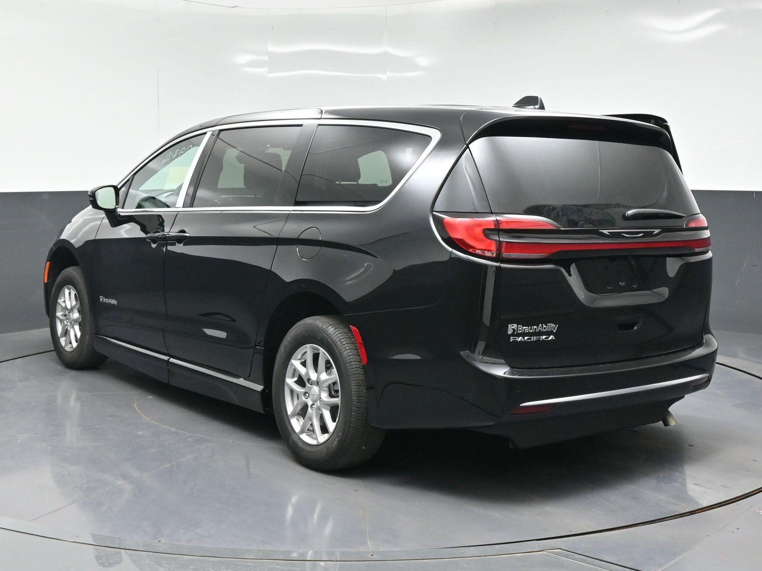 New 2027 Chrysler Pacifica Select