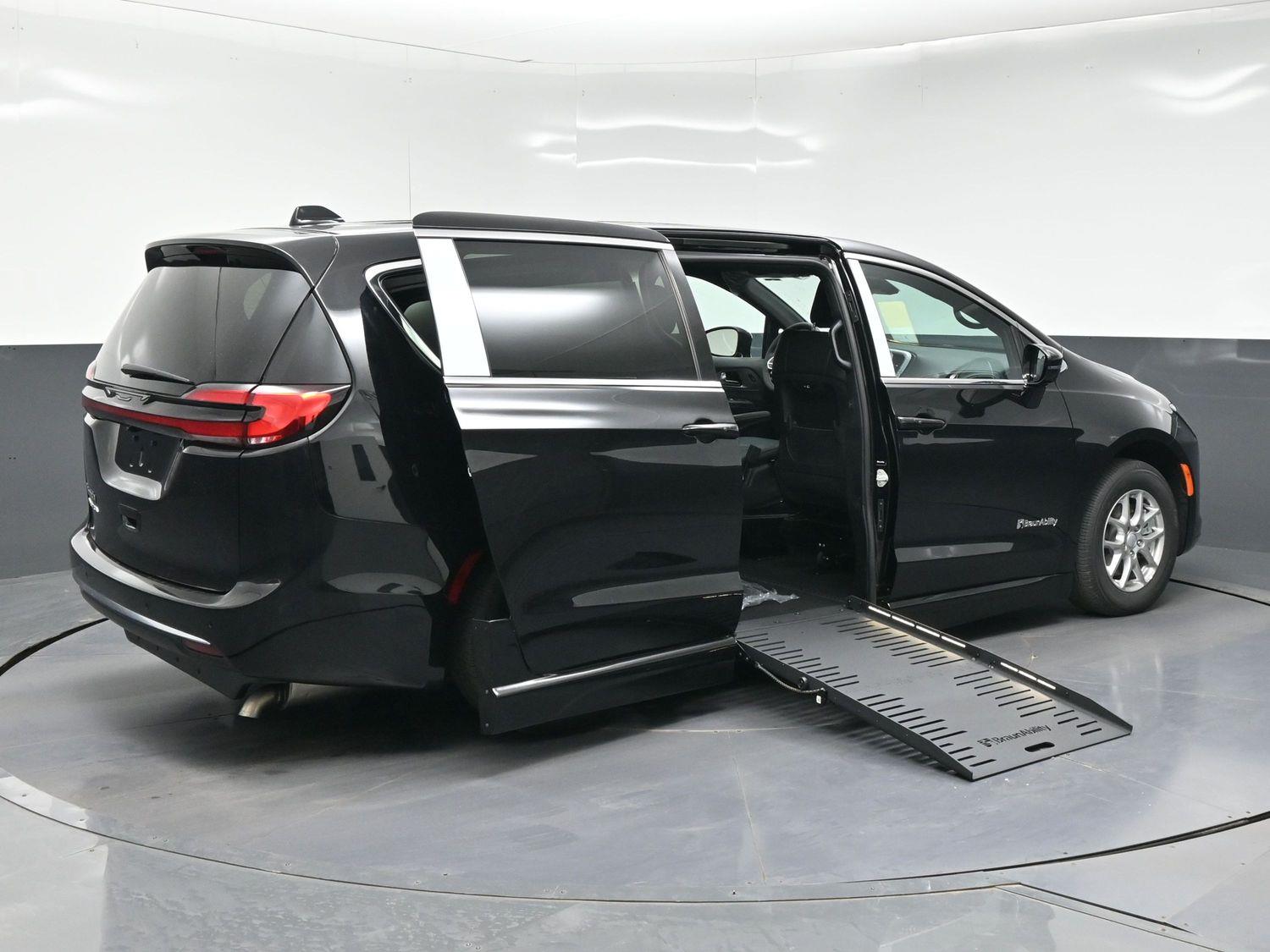 New 2027 Chrysler Pacifica Select