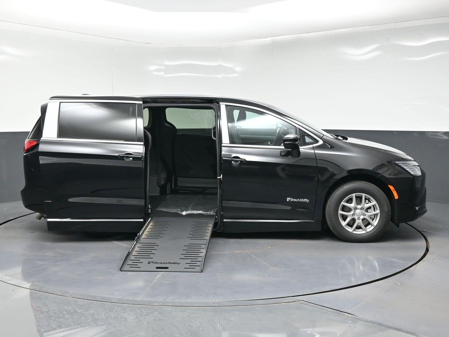 New 2027 Chrysler Pacifica Select