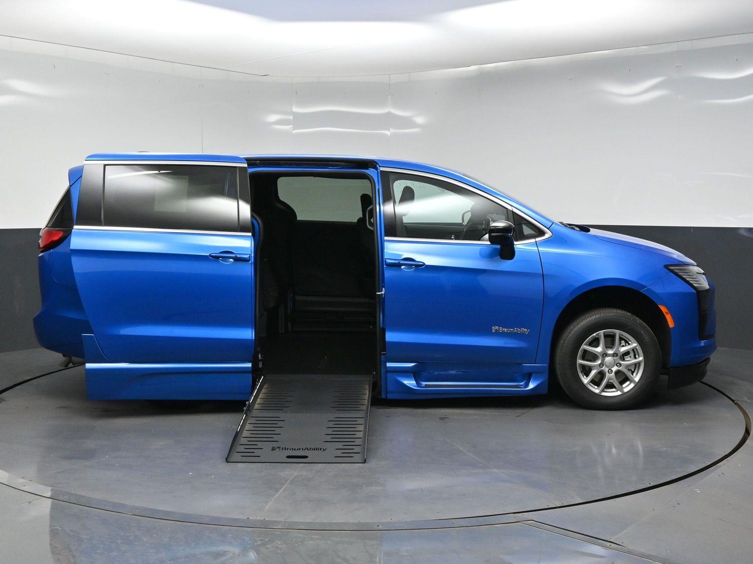 New 2027 Chrysler Pacifica Select