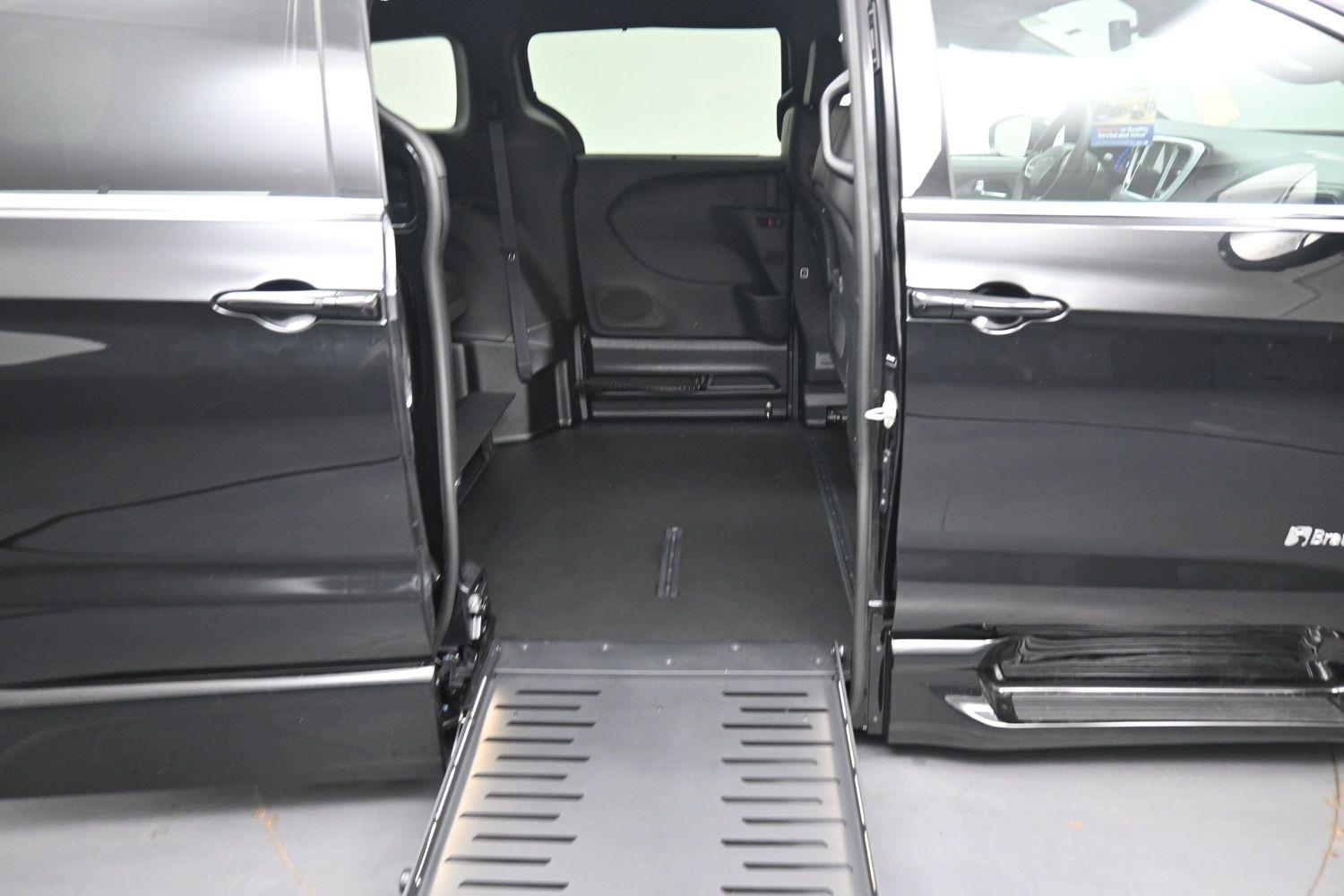 New 2027 Chrysler Pacifica Select