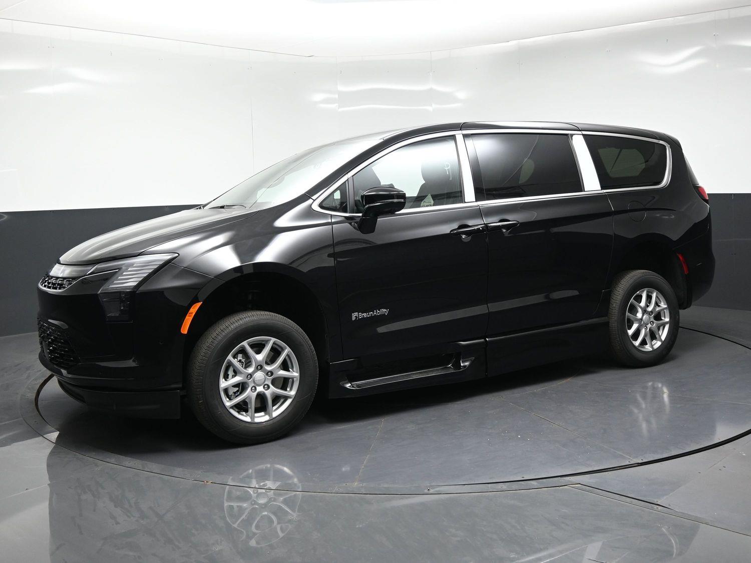 New 2027 Chrysler Pacifica Select