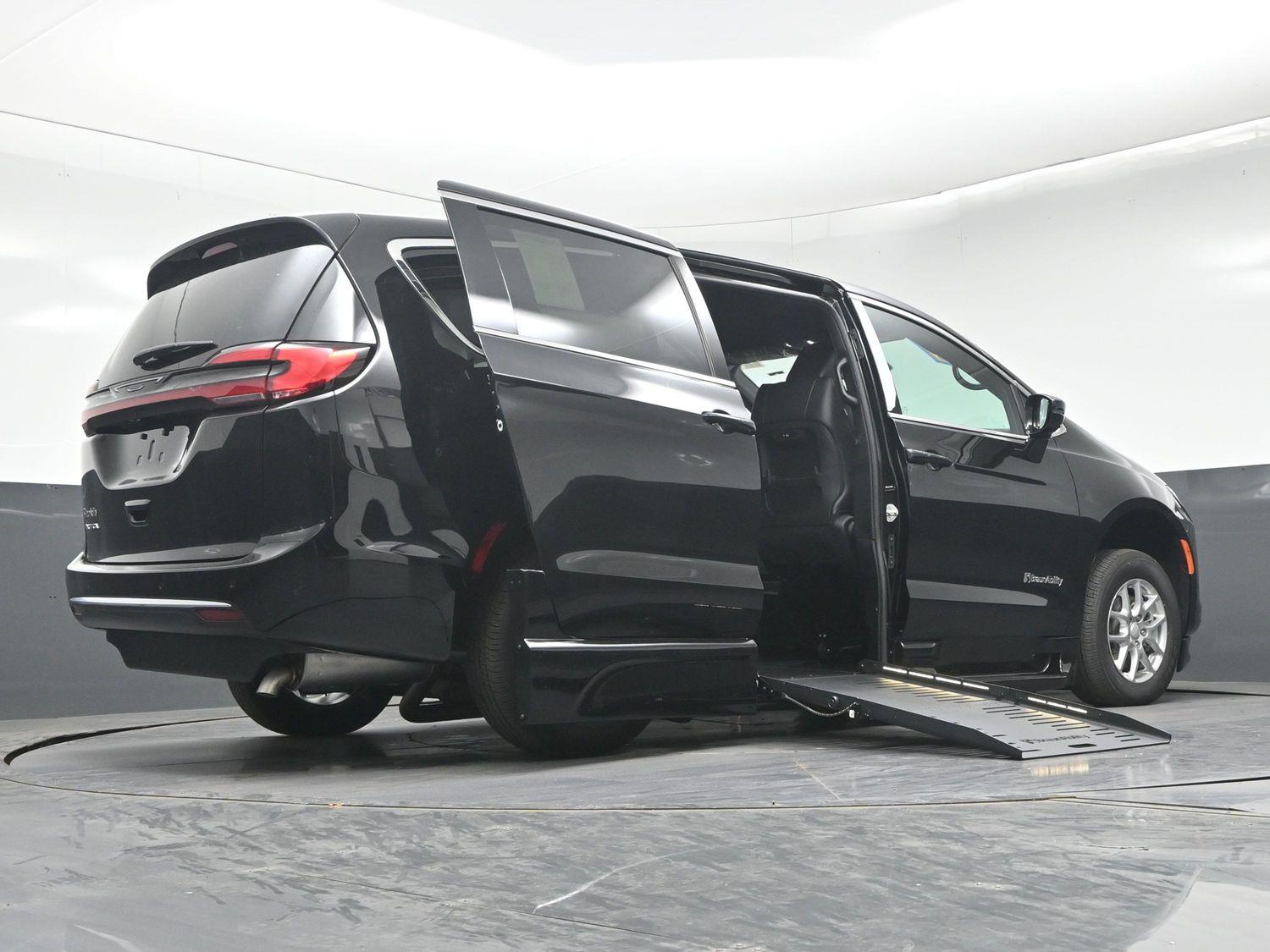 New 2027 Chrysler Pacifica Select