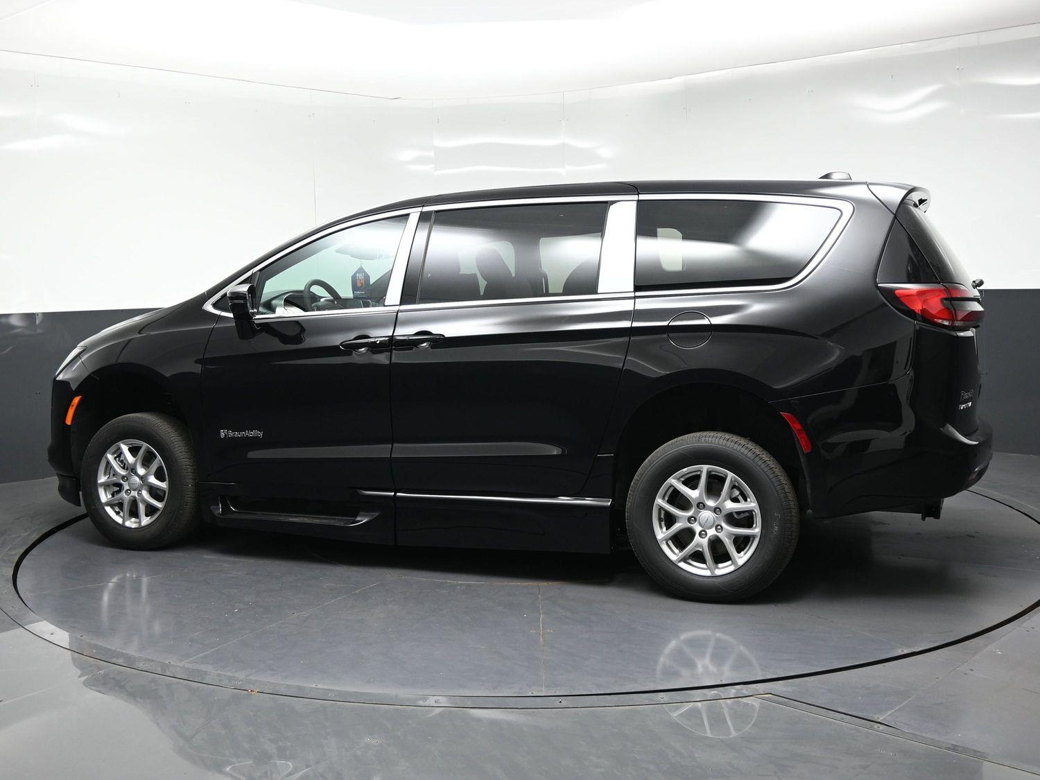 New 2027 Chrysler Pacifica Select