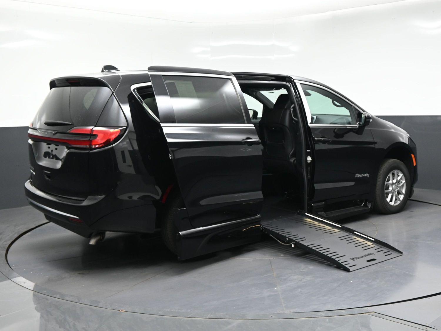 New 2027 Chrysler Pacifica Select
