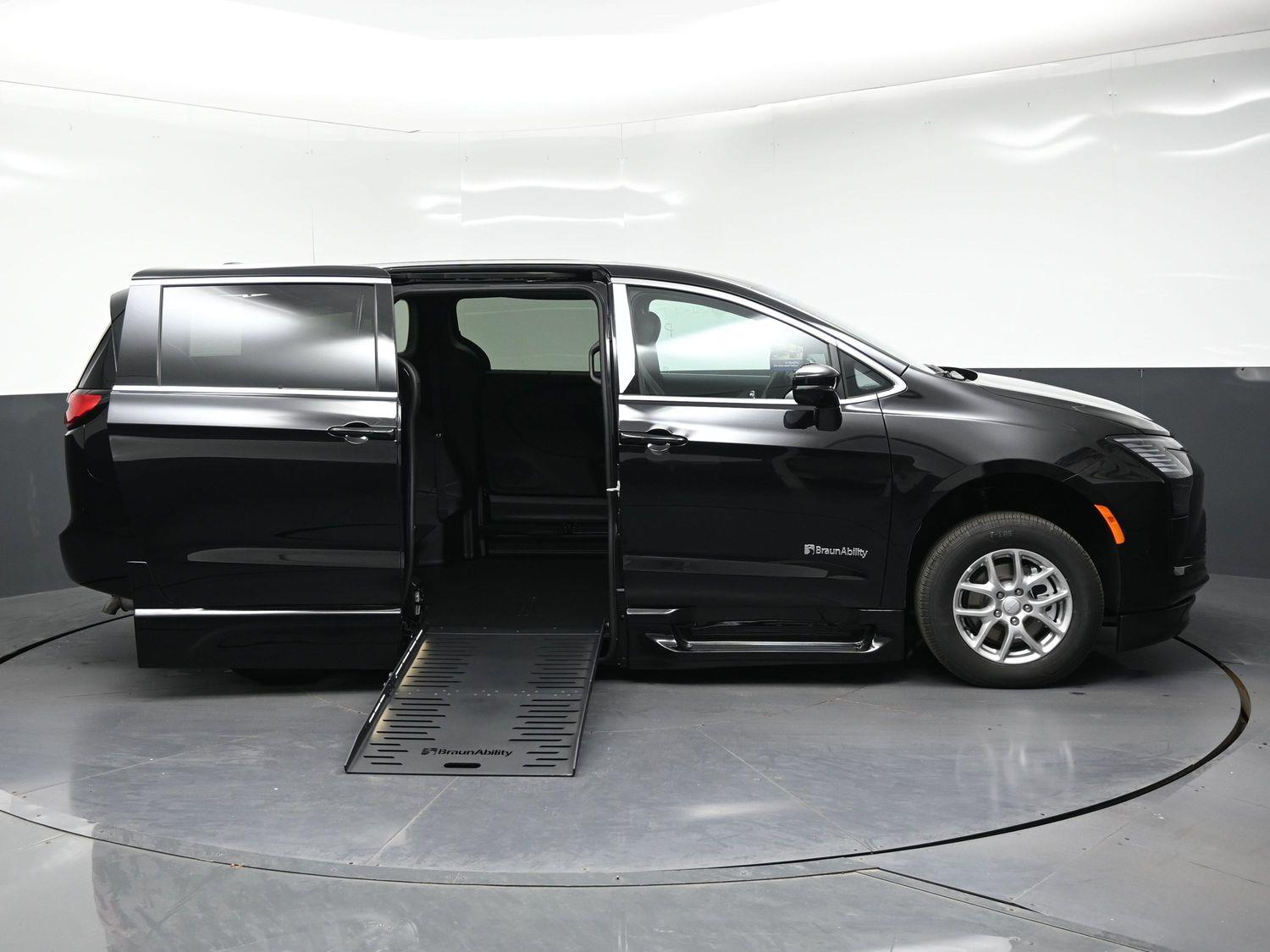 New 2027 Chrysler Pacifica Select