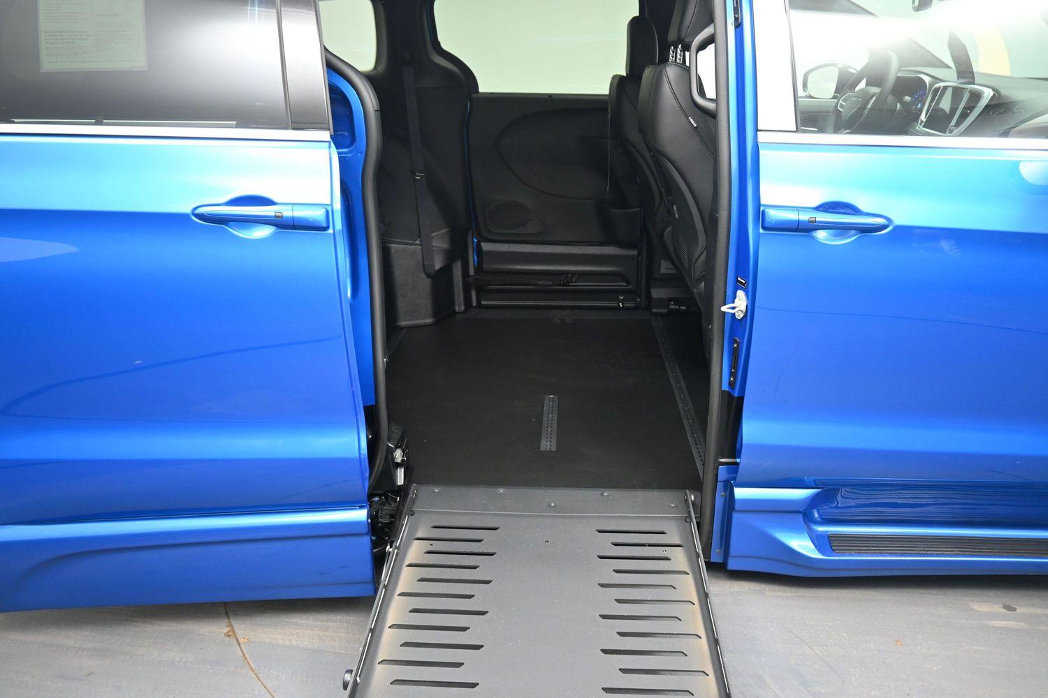 New 2027 Chrysler Pacifica Select