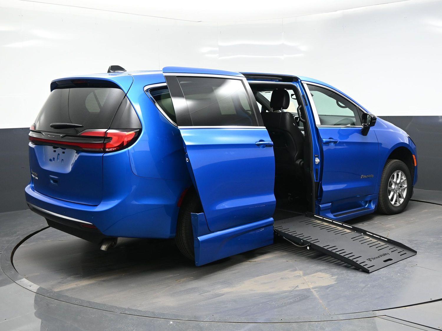 New 2027 Chrysler Pacifica Select