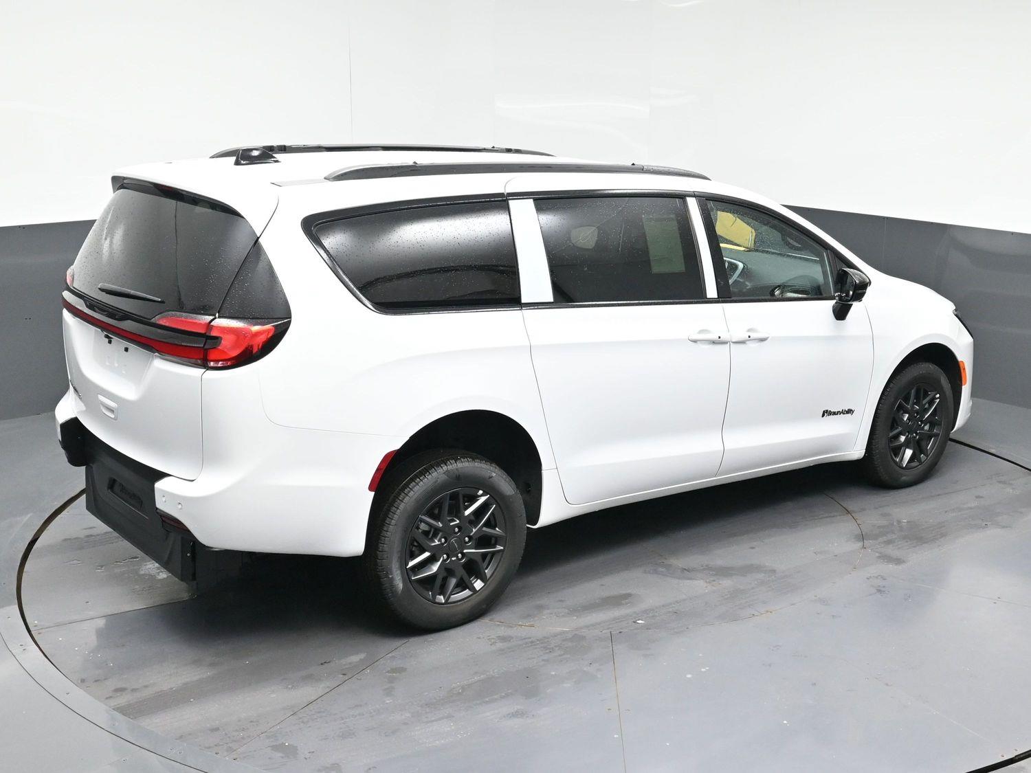 New 2027 Chrysler Pacifica Pacifica