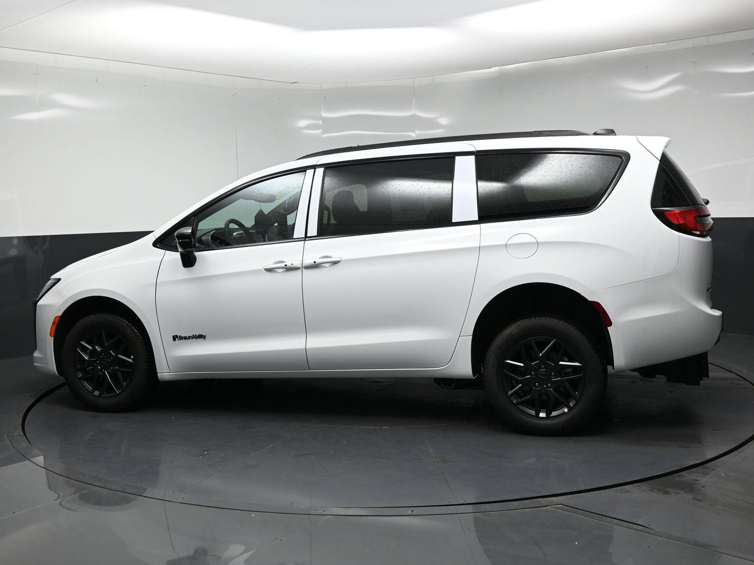 New 2027 Chrysler Pacifica Pacifica