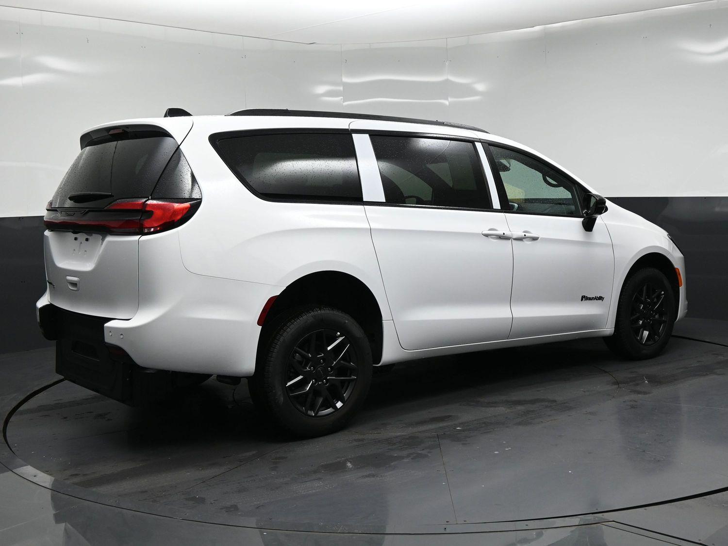 New 2027 Chrysler Pacifica Pacifica