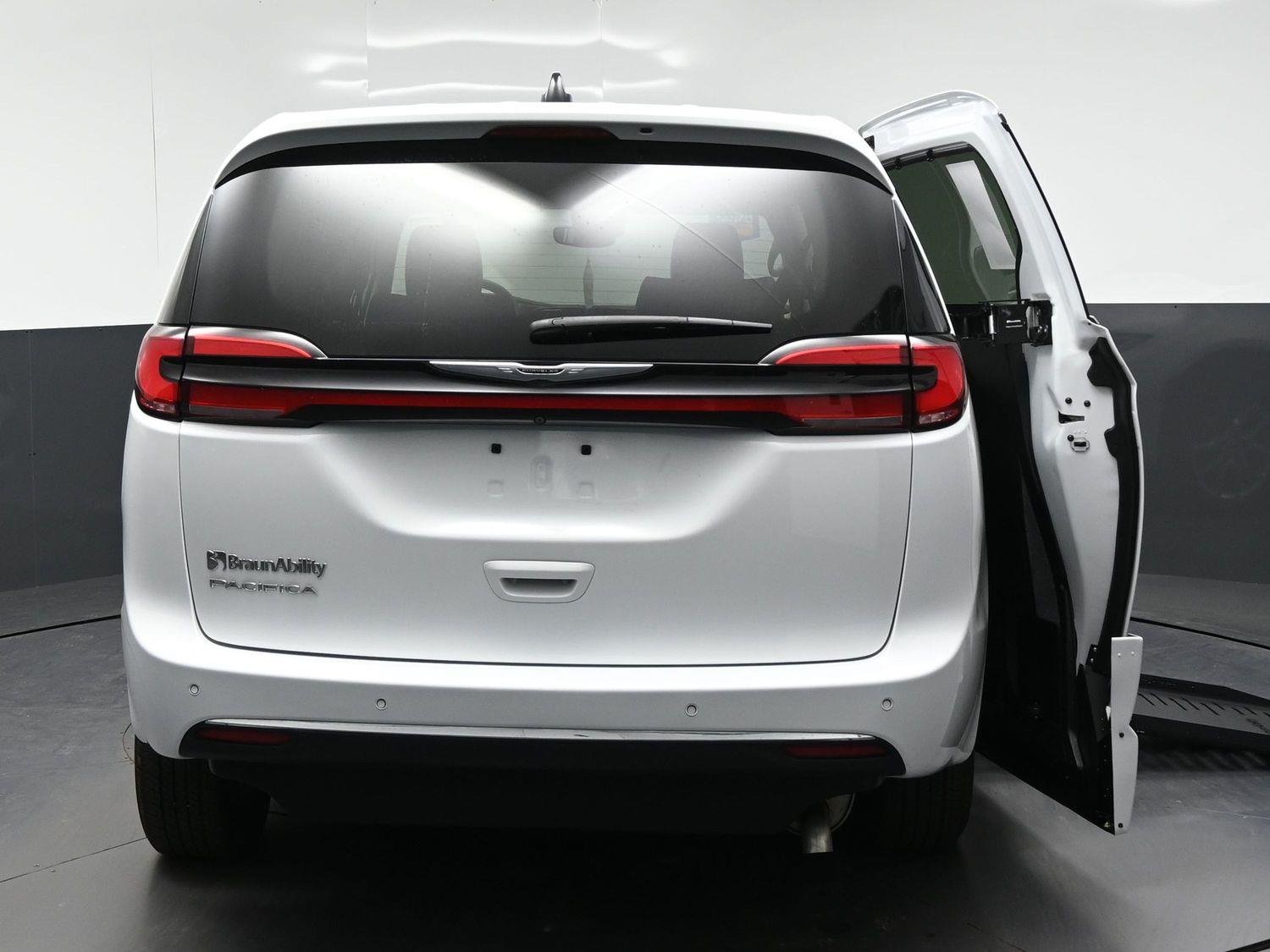 Pre-Owned 2024 Chrysler Pacifica Touring L