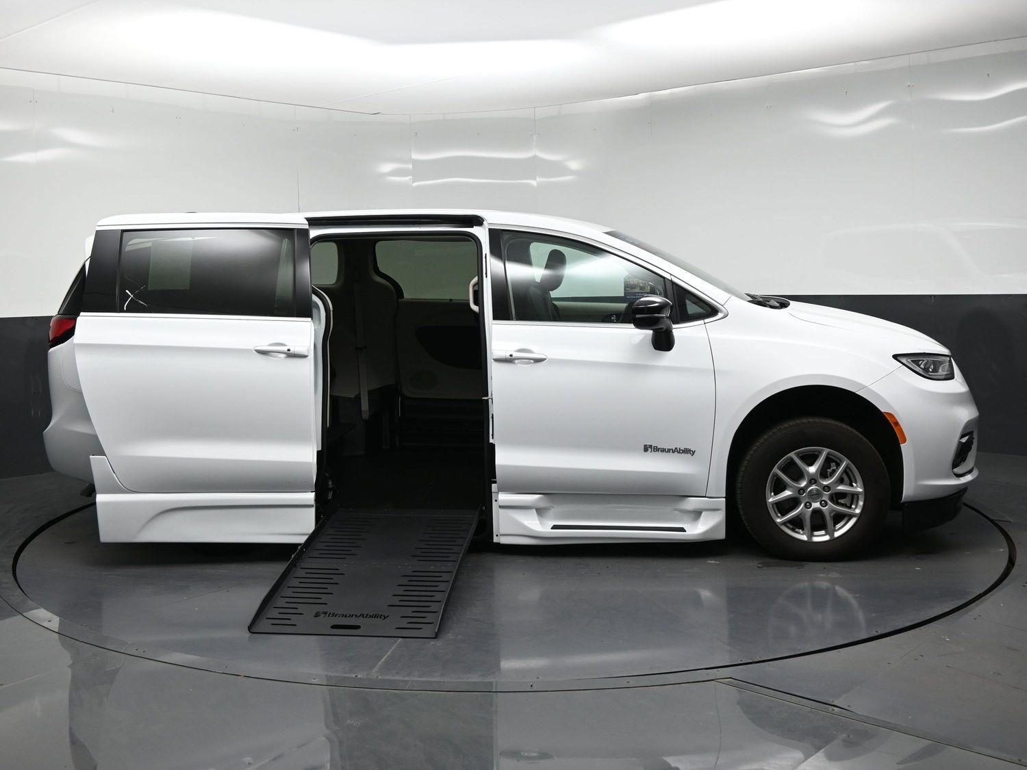 Pre-Owned 2024 Chrysler Pacifica Touring L