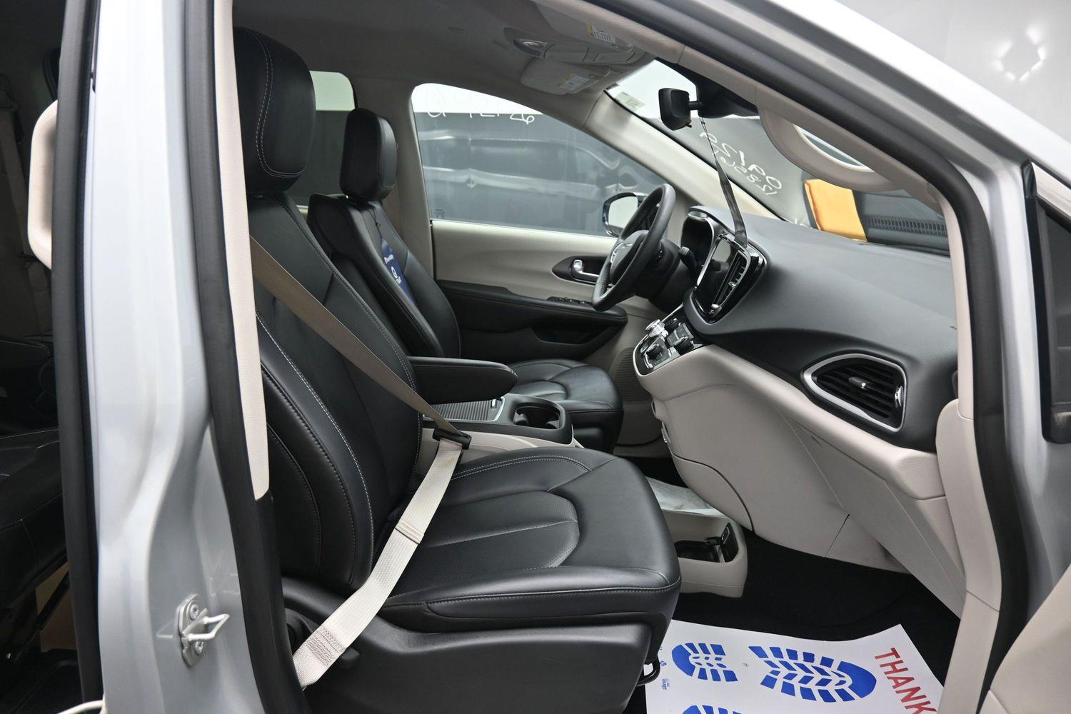 Pre-Owned 2024 Chrysler Pacifica Touring L
