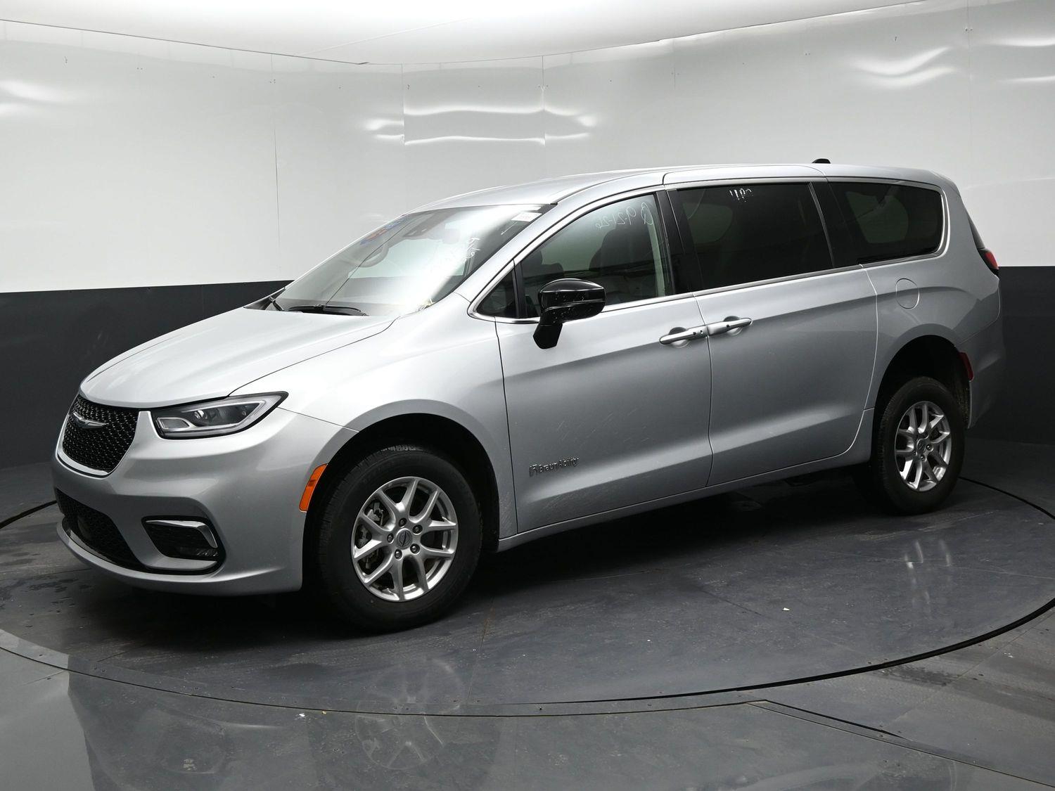 Pre-Owned 2024 Chrysler Pacifica Touring L