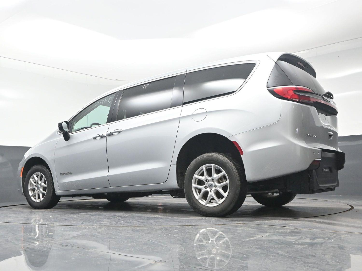 Pre-Owned 2024 Chrysler Pacifica Touring L