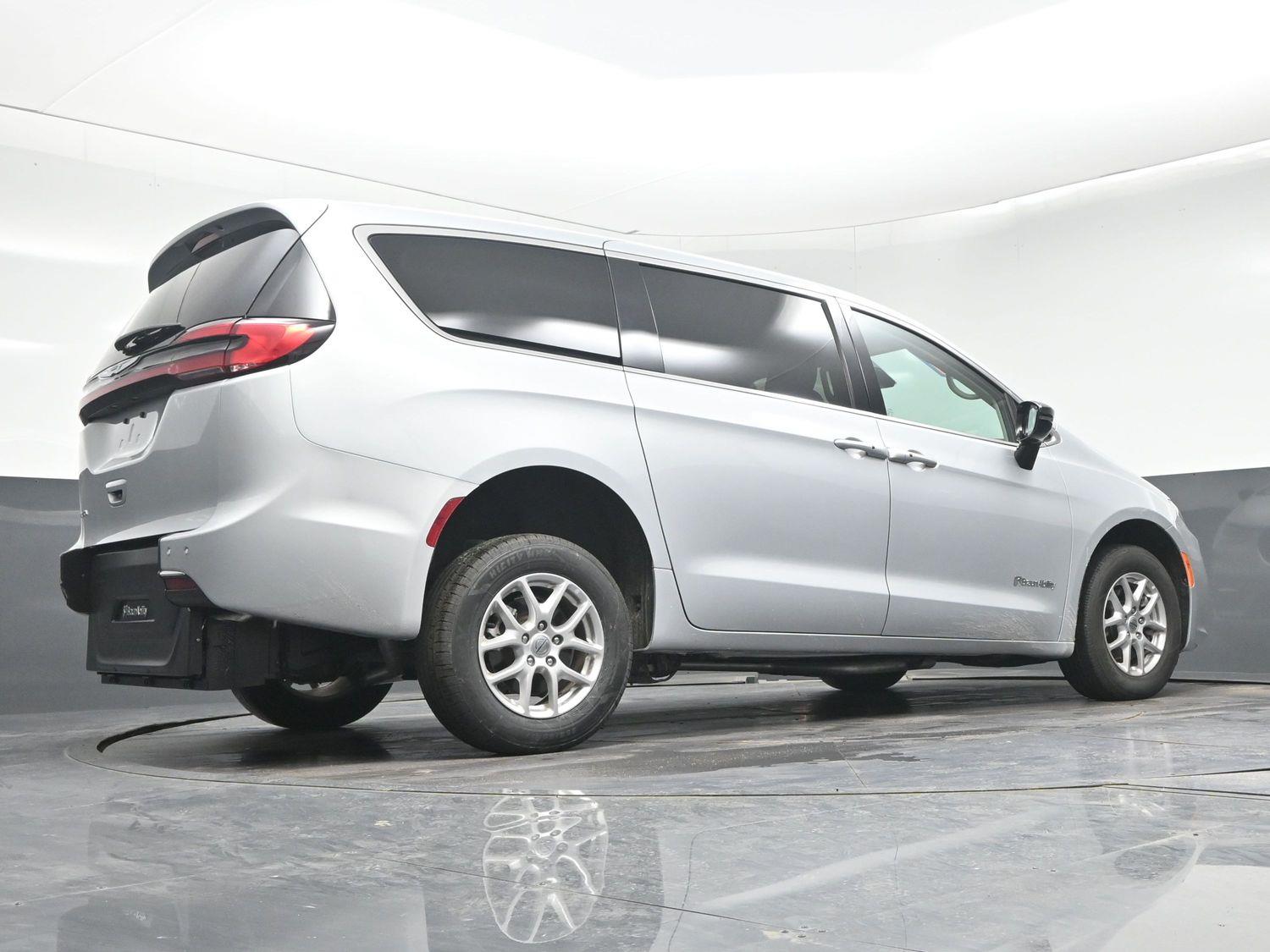 Pre-Owned 2024 Chrysler Pacifica Touring L