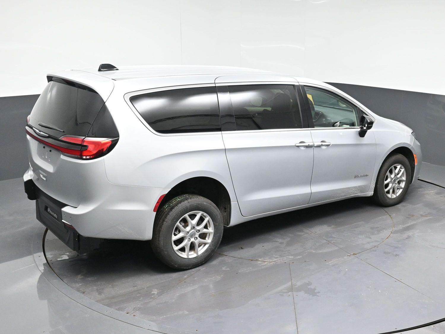 Pre-Owned 2024 Chrysler Pacifica Touring L