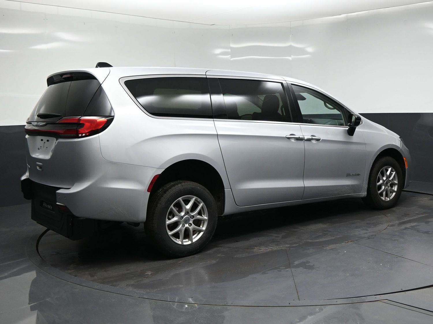 Pre-Owned 2024 Chrysler Pacifica Touring L