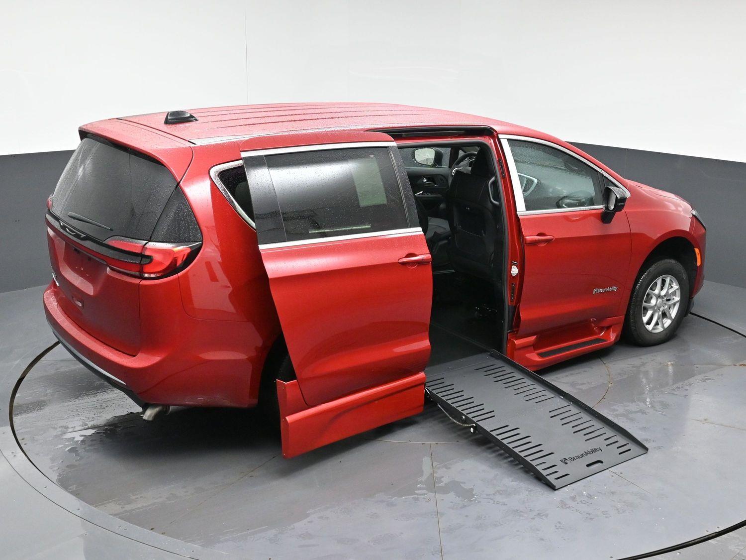 New 2027 Chrysler Pacifica Select