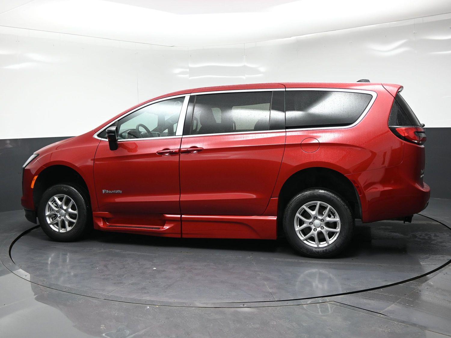 New 2027 Chrysler Pacifica Select