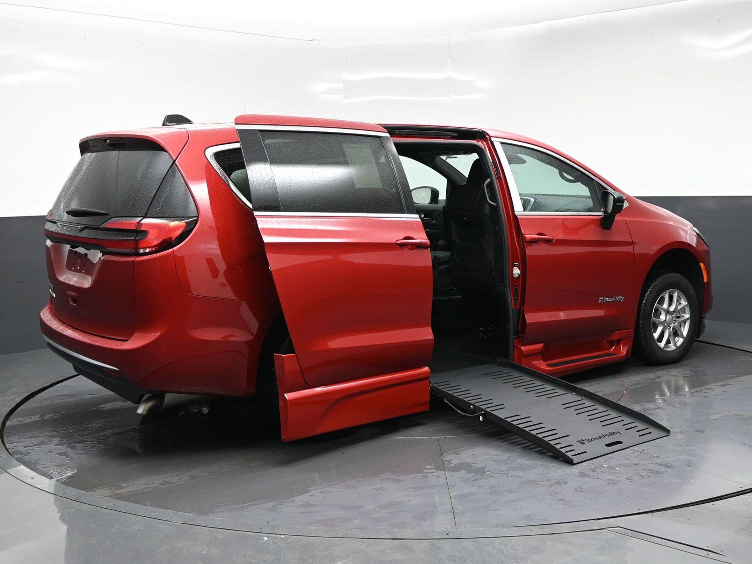 New 2027 Chrysler Pacifica Select