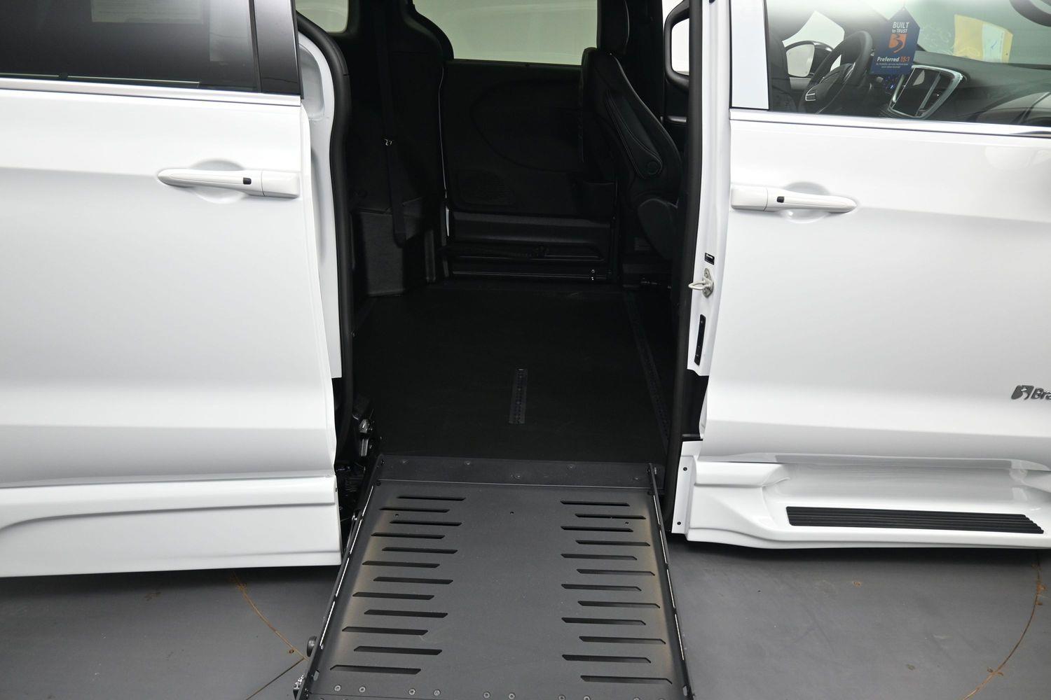 New 2027 Chrysler Pacifica Select
