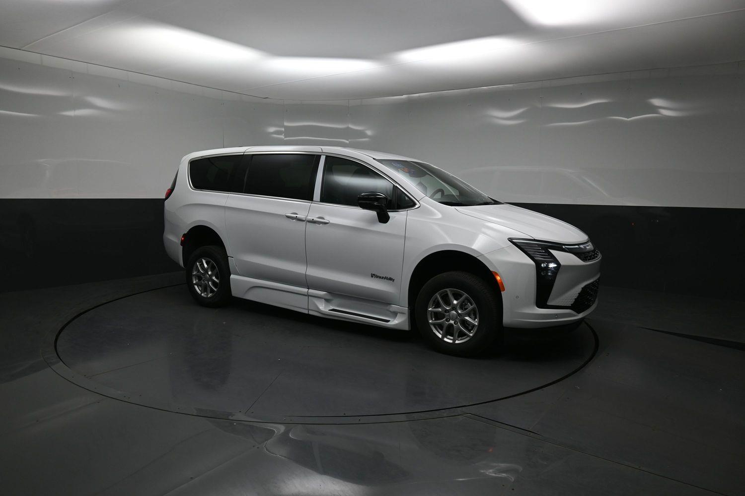 New 2027 Chrysler Pacifica Select