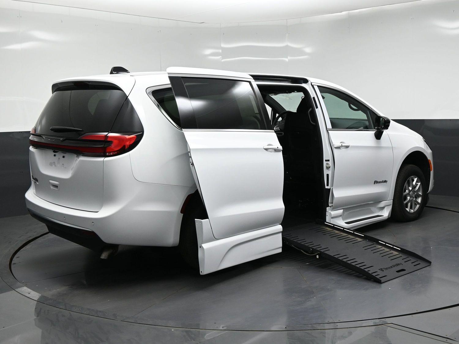 New 2027 Chrysler Pacifica Select