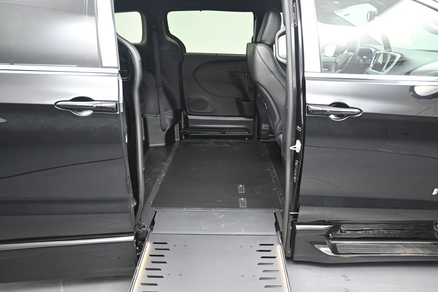 New 2027 Chrysler Pacifica Select