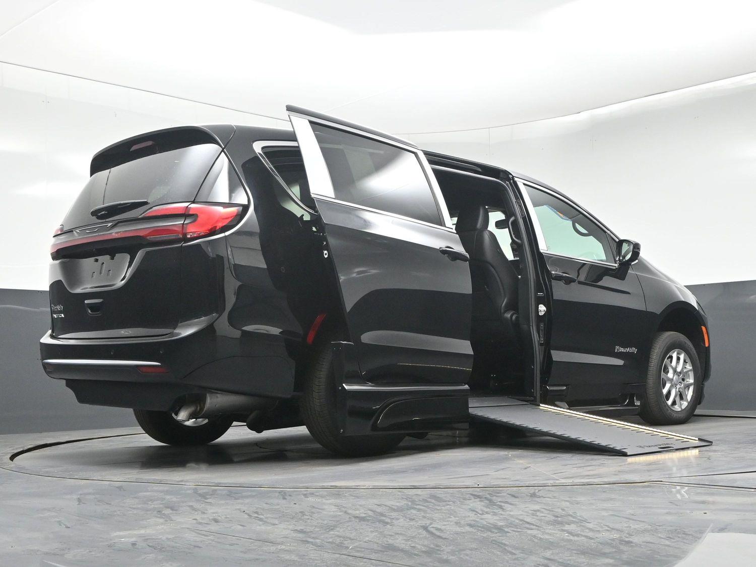 New 2027 Chrysler Pacifica Select