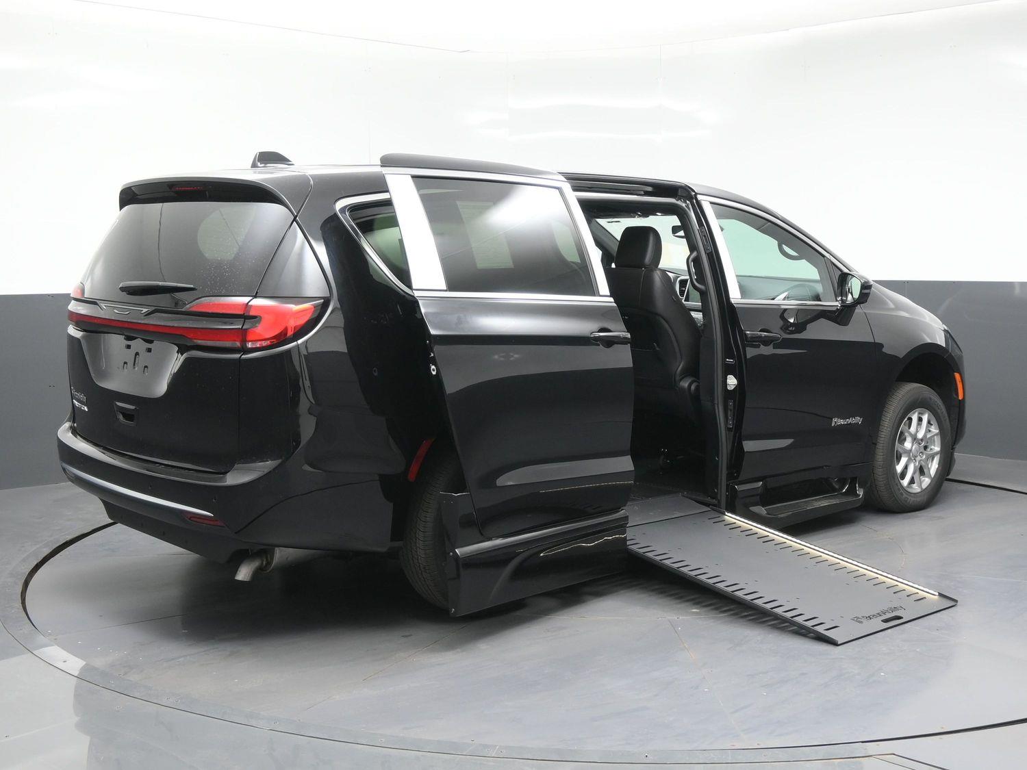 New 2027 Chrysler Pacifica Select
