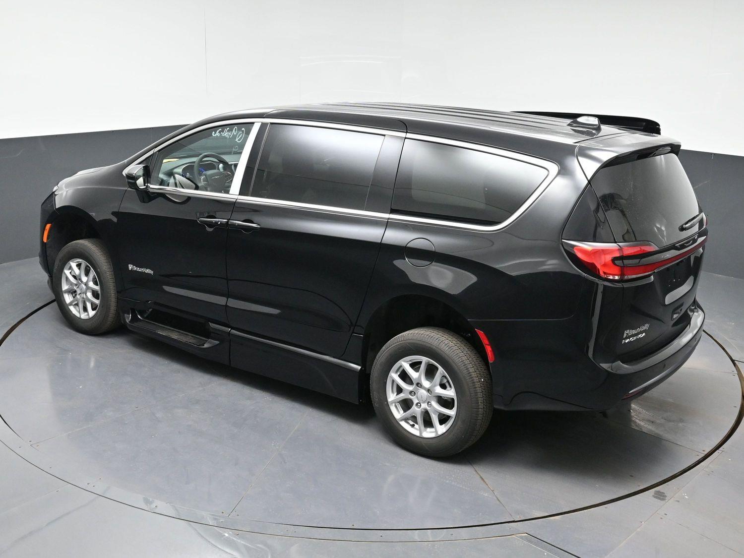 New 2027 Chrysler Pacifica Pacifica
