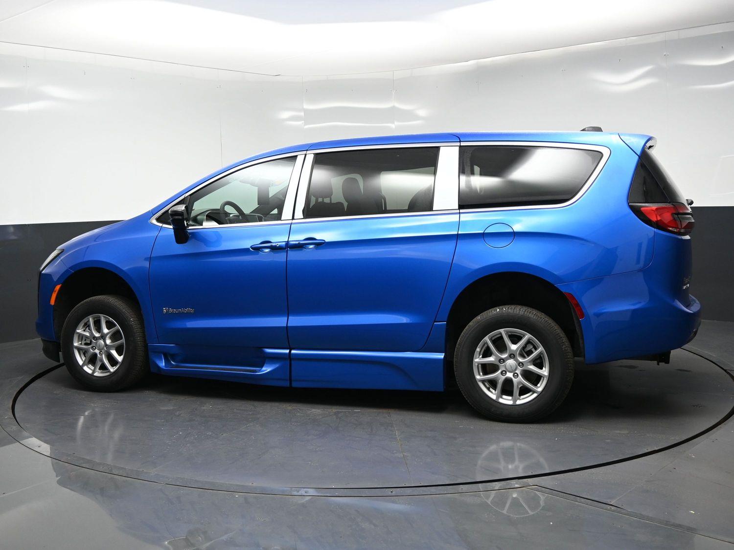 New 2027 Chrysler Pacifica Select